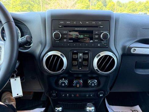 Used 2017 Jeep Wrangler Unlimited Sahara w/ Quick Order Package 24E Chief AWD/4WD image 18