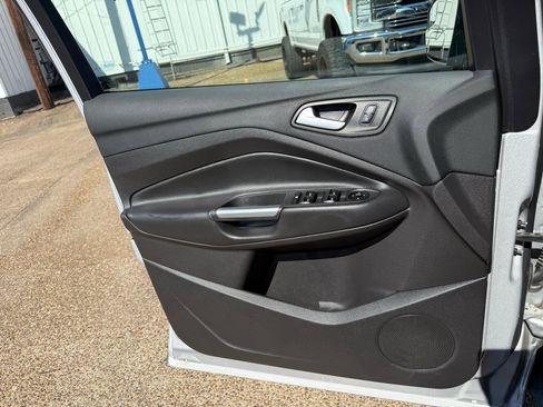 Used 2017 Ford Escape SE image 15