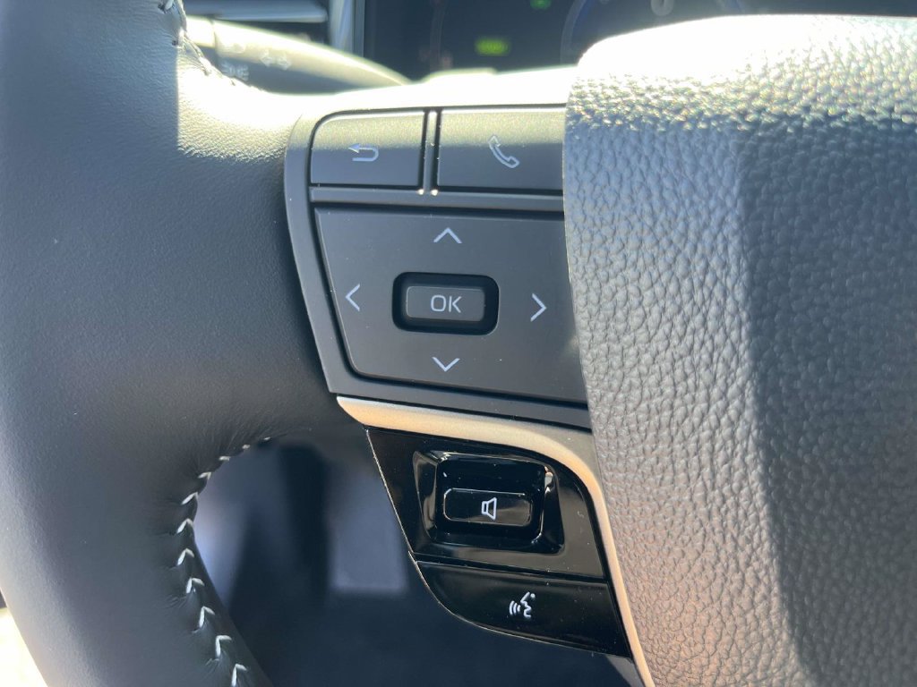 New 2026 Toyota Camry Hybrid FWD image 15