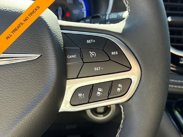 Used 2026 Chrysler Pacifica Select FWD image 37