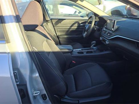 Used 2019 Nissan Altima 2.5 S image 11