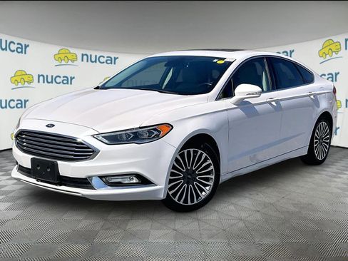 Used 2017 Ford Fusion SE w/ Fusion SE Technology Package FWD image 3
