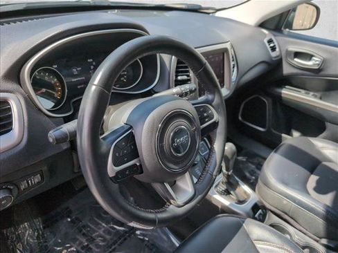 Used 2018 Jeep Compass Latitude w/ Popular Equipment Group AWD/4WD image 9