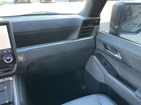Used 2024 Lexus GX 550 w/ Cold Area Package AWD/4WD image 17