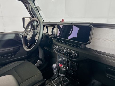 Used 2024 Jeep Wrangler Unlimited AWD/4WD image 26