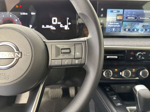 New 2025 Nissan Kicks SV image 14