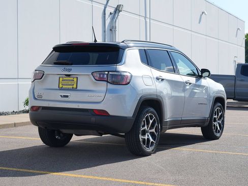 Used 2025 Jeep Compass Limited AWD/4WD image 3