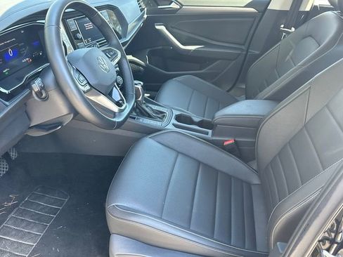Certified 2024 Volkswagen Jetta SE image 5