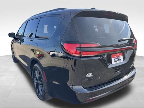 New 2026 Chrysler Pacifica Limited w/ S Appearance Package image 4