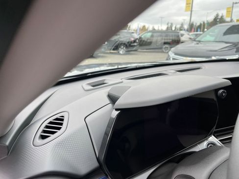 Used 2025 Chevrolet Trax LT image 34