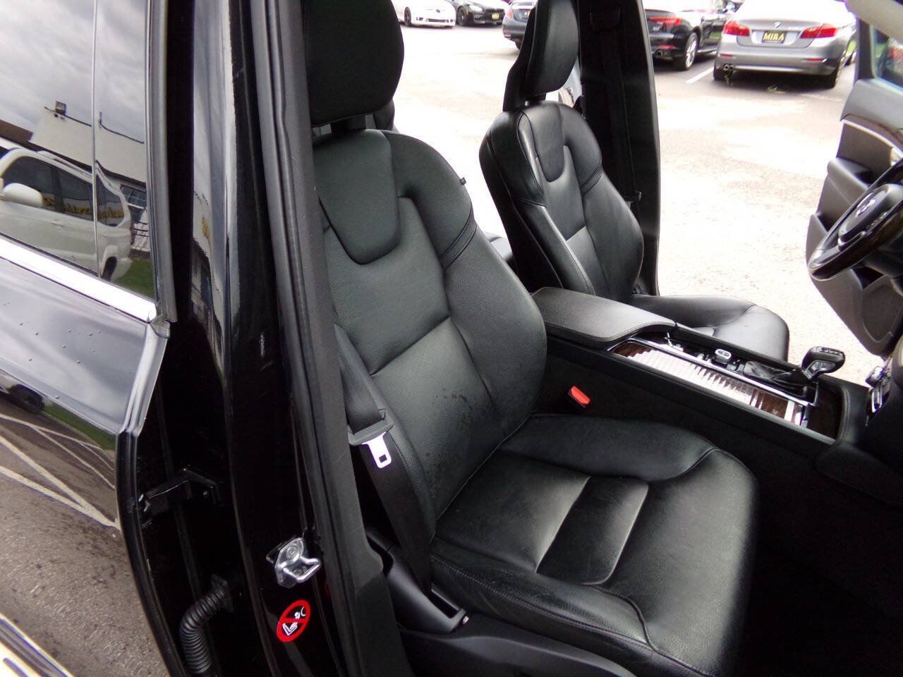 Used 2016 Volvo XC90 T6 Momentum w/ Momentum Plus Package AWD/4WD image 27