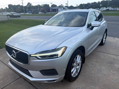 Used 2018 Volvo XC60 T5 Momentum w/ Vision Package AWD/4WD image 4