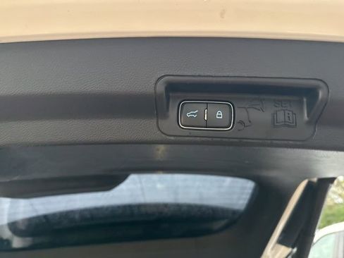 Used 2020 Ford Explorer XLT w/ Equipment Group 202A image 36