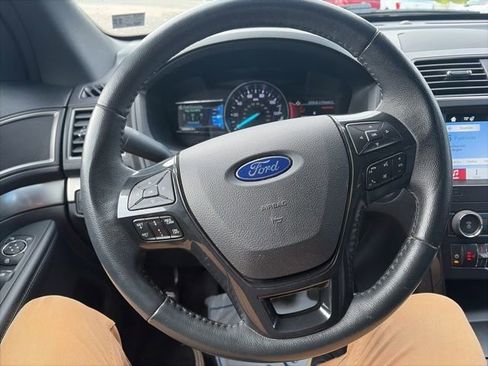 Used 2018 Ford Explorer XLT w/ Equipment Group 202A AWD/4WD image 15