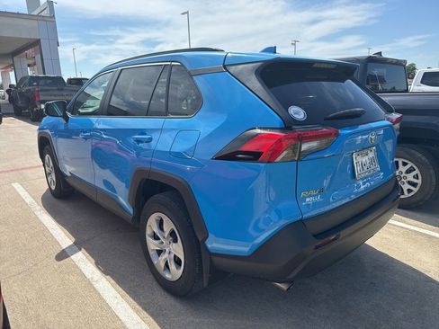 Used 2021 Toyota RAV4 LE FWD image 3
