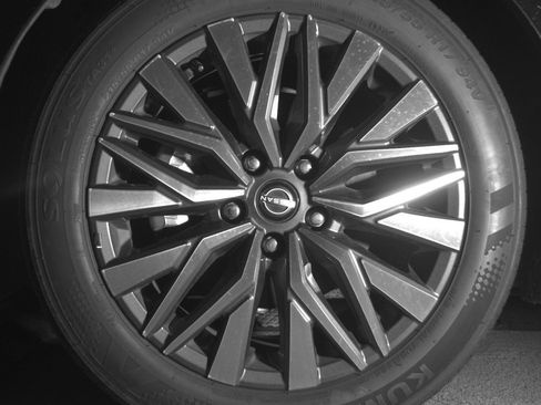 Used 2025 Nissan Altima 2.5 SV FWD image 12
