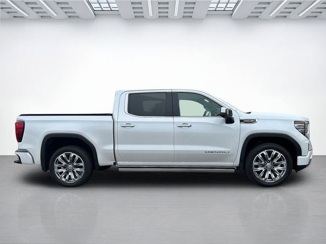 Used 2024 GMC Sierra 1500 Denali AWD/4WD image 3
