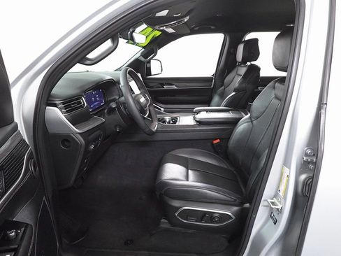 Used 2024 Jeep Wagoneer L Series II w/ Flexible Seating Group image 10