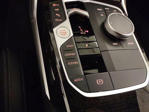 Used 2024 BMW 330i Sedan w/ Convenience Package image 15