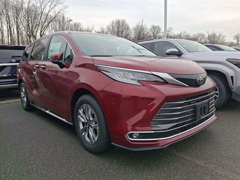 New 2026 Toyota Sienna Limited image 1