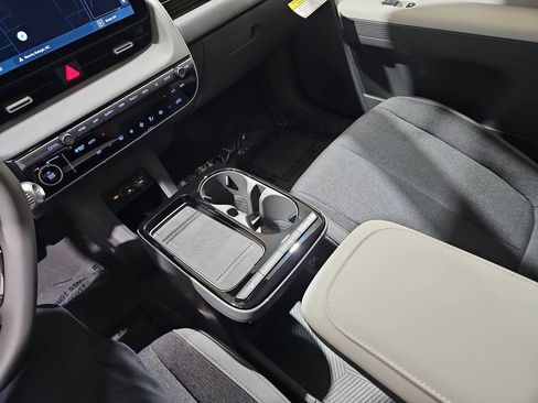 New 2026 Hyundai Ioniq 5 SE image 24