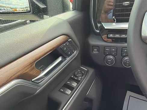 Used 2025 Chevrolet Silverado 2500 High Country w/ Technology Package image 19