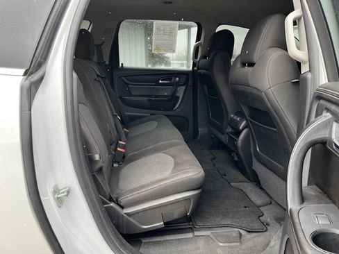 Used 2017 Chevrolet Traverse LT w/ Style and Technology Package image 30