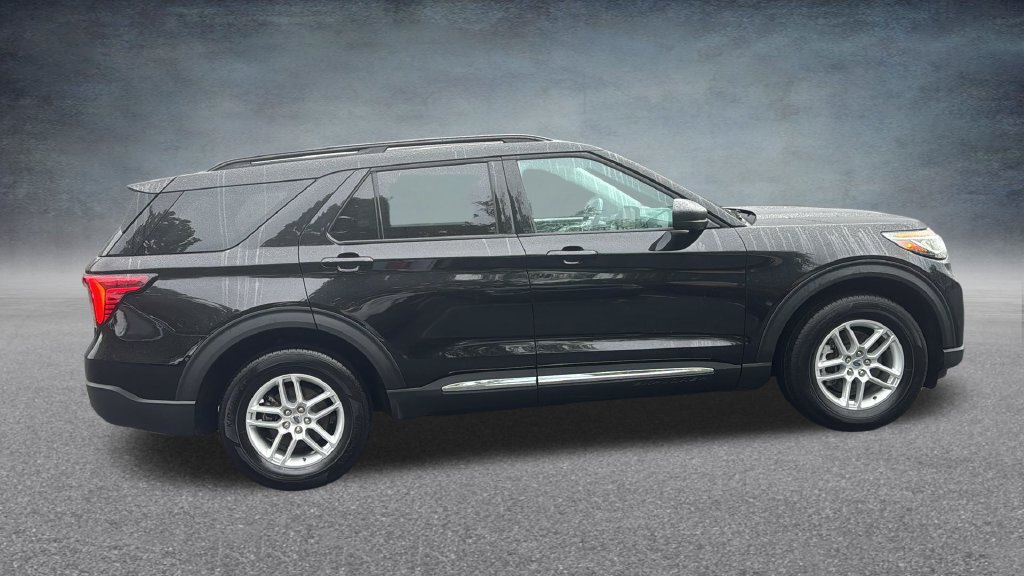 Used 2025 Ford Explorer Active AWD/4WD image 13