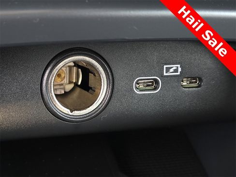 Used 2024 Volvo XC40 B5 Core image 18