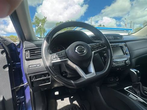 Used 2018 Nissan Rogue SV FWD image 40