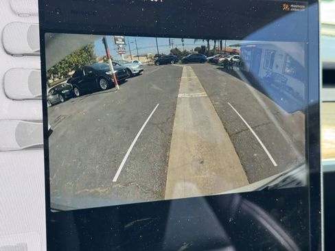 Used 2021 Tesla Model Y 2WD image 13