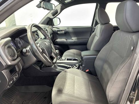 Used 2019 Toyota Tacoma TRD Off-Road image 13