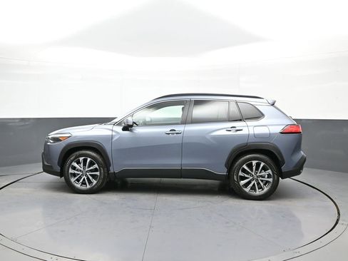 Certified 2023 Toyota Corolla Cross XLE image 9