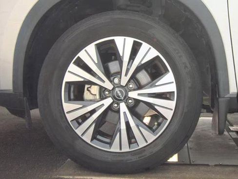 Used 2023 Nissan Rogue SV w/ SV Premium B Package FWD image 15