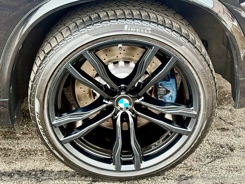 Used 2018 BMW X5 M Base AWD 4dr SUV image 11