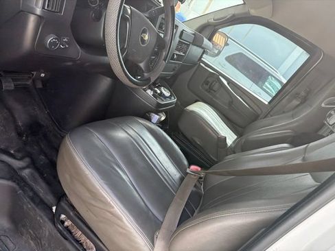 Used 2014 Chevrolet Express 2500 RWD image 13