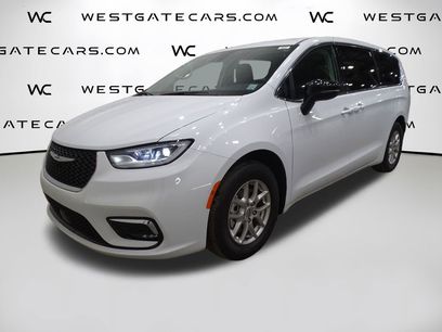 Used 2024 Chrysler Pacifica Touring-L