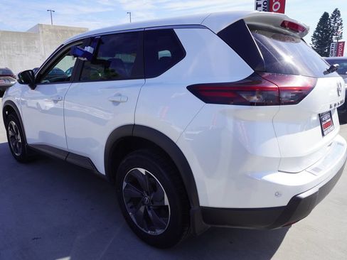 Used 2026 Nissan Rogue SV FWD image 5