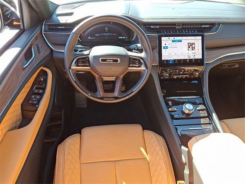 Used 2024 Jeep Grand Cherokee Summit image 11