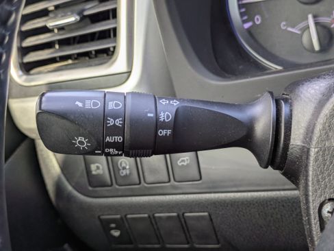 Used 2018 Toyota Highlander SE image 19