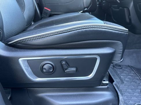 Used 2024 RAM 1500 Laramie image 23