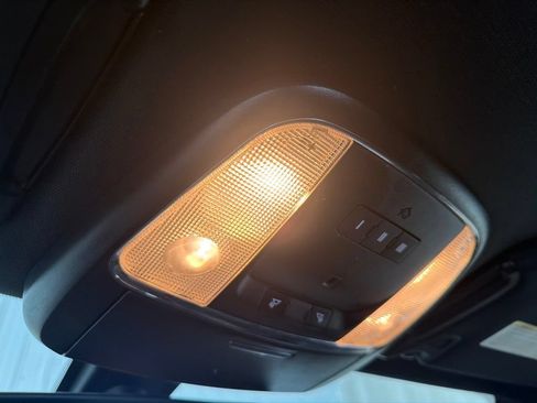 Used 2018 Chrysler 300 S AWD/4WD image 32