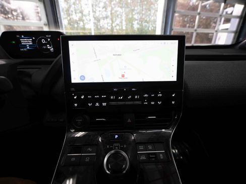 Used 2023 Toyota bZ4X Limited image 17