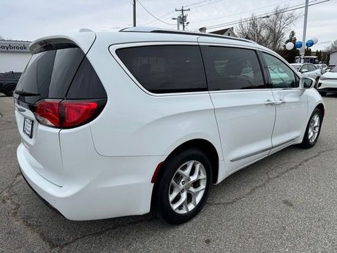 Used 2020 Chrysler Pacifica Touring-L image 5