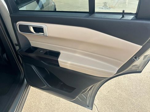Used 2020 Ford Explorer XLT w/ Equipment Group 202A AWD/4WD image 17