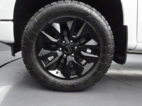 Used 2024 Chevrolet Silverado 1500 Custom AWD/4WD image 10