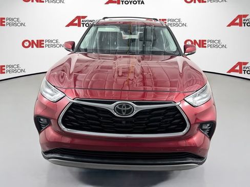 Used 2022 Toyota Highlander Platinum FWD image 2