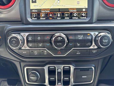 Used 2021 Jeep Gladiator Sport AWD/4WD image 18