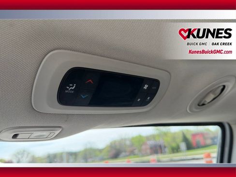 Used 2023 Chrysler Pacifica Limited FWD image 21