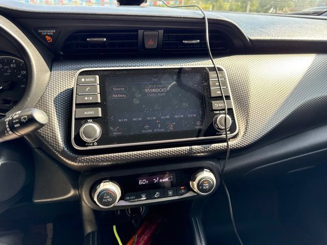 Used 2018 Nissan Kicks SV FWD image 3
